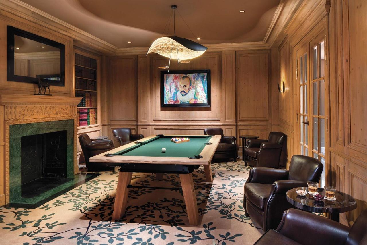 La Demeure Montaigne Hotel Párizs Kültér fotó A pool table in a home