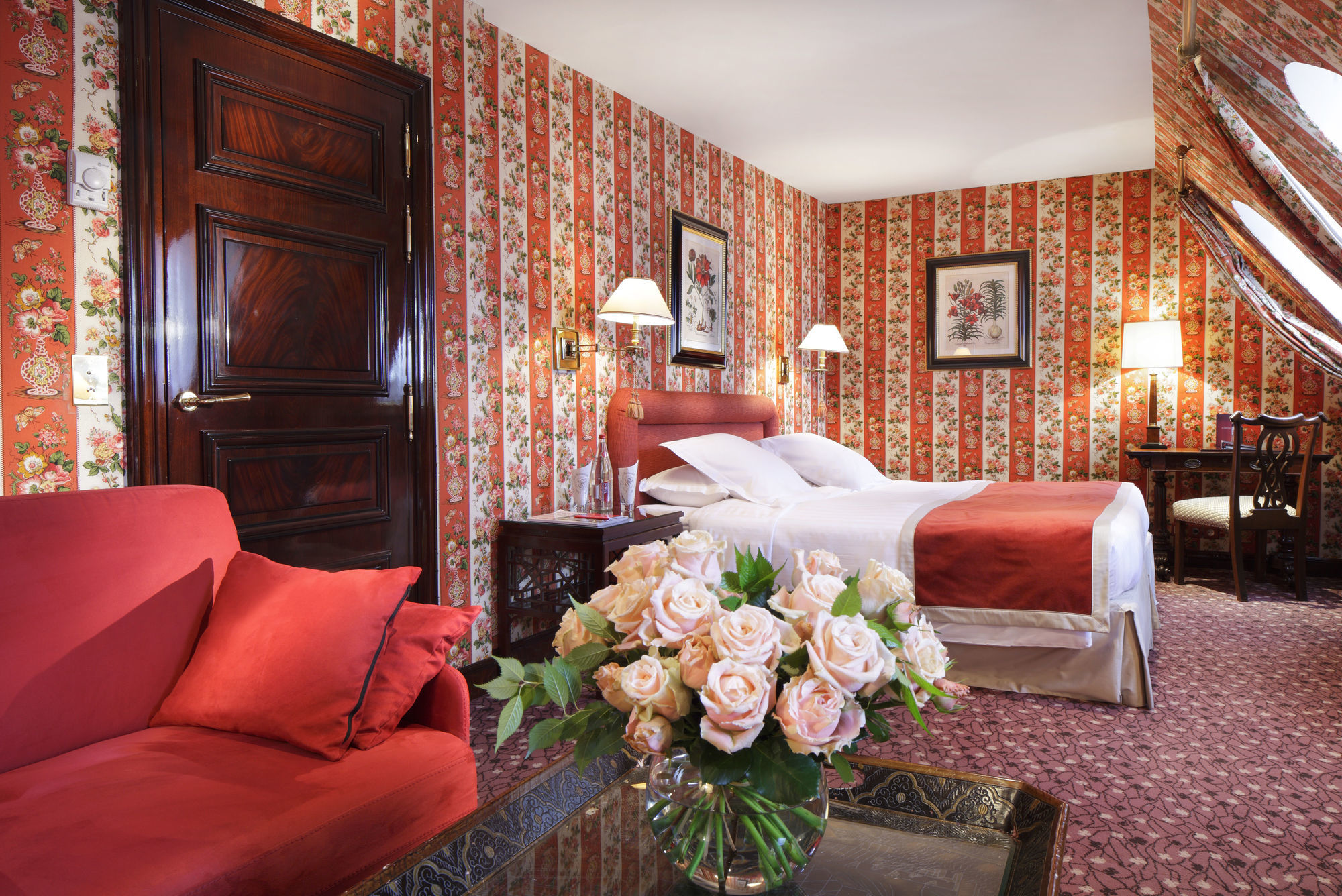 La Demeure Montaigne Hotel Párizs Szoba fotó A suite at the hotel
